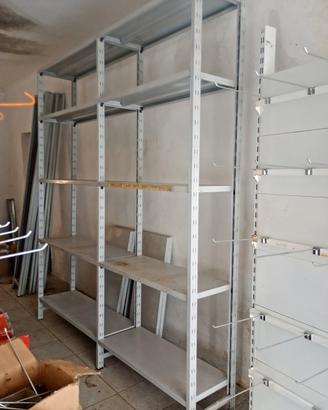 scaffali magazzino 