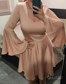 Abito Corto con Manica Ampia e Gonna a Ruota Tg S