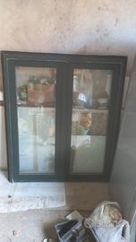 Finestre in alluminio colore verde