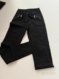Pantaloni neri attillati finte tasche anteriori