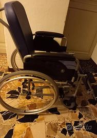 Sedia a rotelle comoda