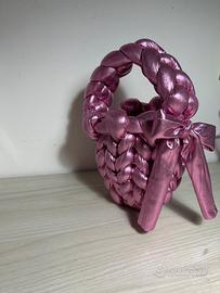 Borsa rosa metallizzata intrecciata fatta a mano