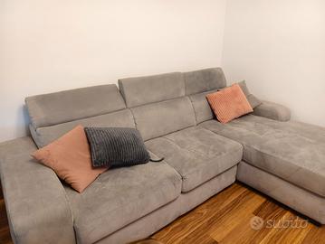 Divano con chaise longue estraibile