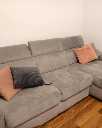 Divano con chaise longue estraibile