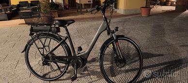Bicicletta Rebel  con pedalata assistita.