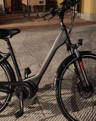 Bicicletta Rebel  con pedalata assistita.