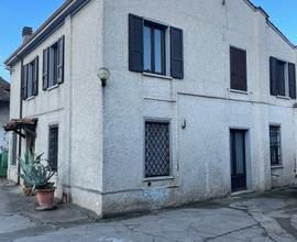 Cascinale in centro paese indipendente