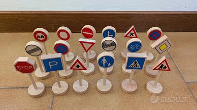 Segnali Stradali in
legno - Small Foot