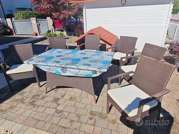 Set tavolo e sedie da giardino