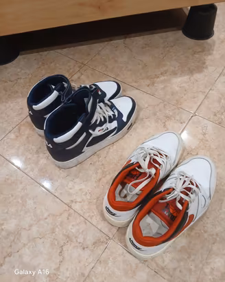 Due paia originali uno fila l'altro nike