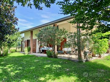 CASA INDIPENDENTE TRICAMERE: la tua oasi di ver...