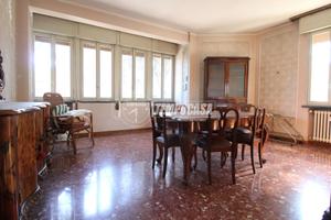 Appartamento di ampie metrature con garage in zona