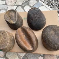 Antiche forme di cappelli in legno