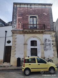 Palazzo a Specchia e bivani in centro 3890444607