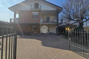 BIFAMILIARE A CASTIGLIONE TINELLA