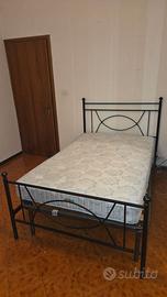 Letto in ferro battuto, piazza e mezzo