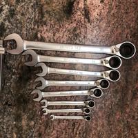 Chiave a chrichetto beta e chiave a T a brugola