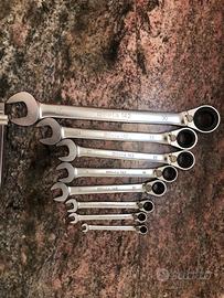 Chiave a chrichetto beta e chiave a T a brugola