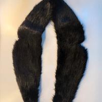 Collo di pelliccia nero