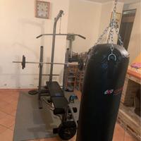 home gym con sacco da boxe
