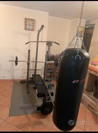 home gym con sacco da boxe