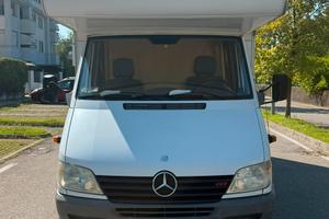Mercedes sprinter 2.7 cdi mc louis stirling 701