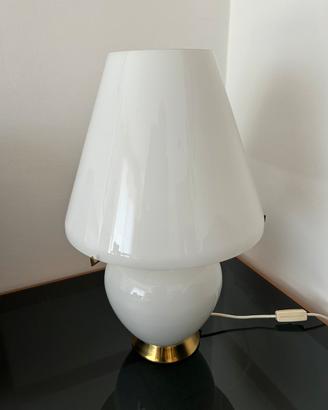 Lampada da tavolo.