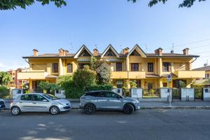 VILLA A SCHIERA A GORGONZOLA
