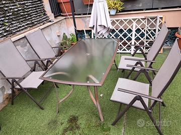 tavolo da giardino con sedie