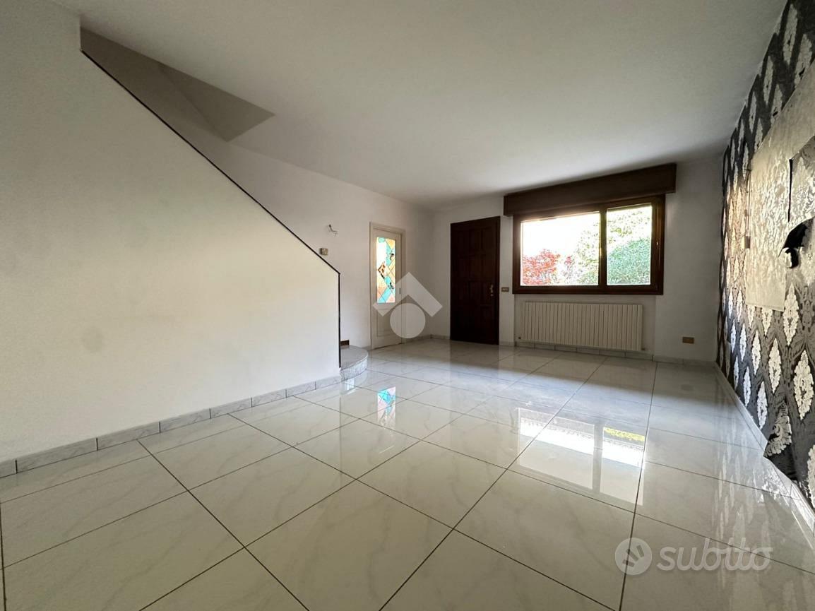 VILLA SINGOLA A RIVOLTA D'ADDA - Altro