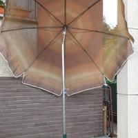 OMBRELLONE CON BASE IN FERRO
