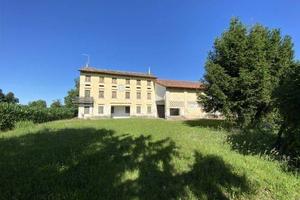 Rustico / Casale di 650 m² con più di 5 locali a C