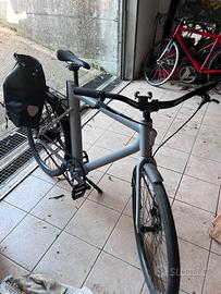 Bicicletta servo-assistita