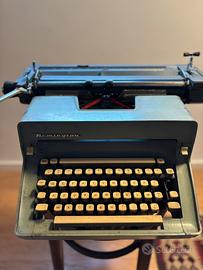 Macchina da scrivere Remington International