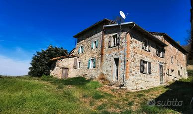 Rustico a Savigno con 10ha di terreno