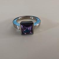 Anello Details nuovo con pietra color ametista