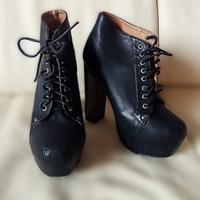 Stivaletto ispirazione rétro stringato con Plateau