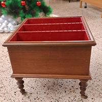 Antico portagiornali in legno