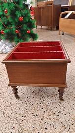 Antico portagiornali in legno