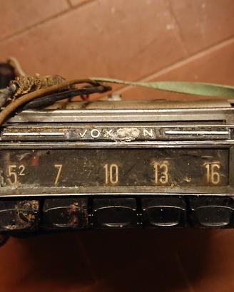Autoradio d'epoca varie e antenna retrattile