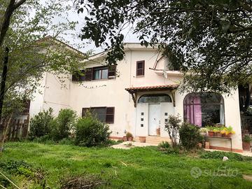 Villa singola Bi familiare con depandance