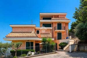 3 LOCALI A CUPRA MARITTIMA