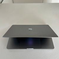 MacBook Pro 15” (2016) – i7 – 16GB RAM – 1TB SSD