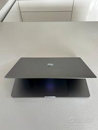 MacBook Pro 15” (2016) – i7 – 16GB RAM – 1TB SSD