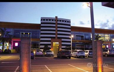 Uffici con posto auto (anche arredati)