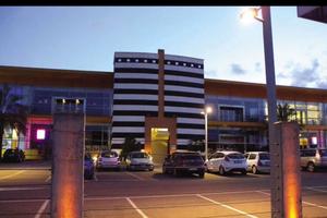 Uffici con posto auto (anche arredati)