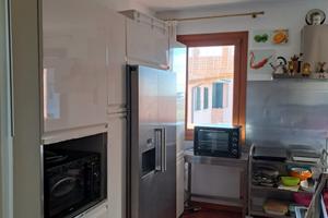 Stanza singola arredata