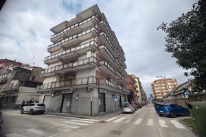 Locale commerciale ideale per uso ufficio