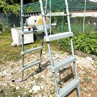 Scaletta per piscina fuori terra.