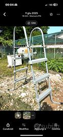 Scaletta per piscina fuori terra.